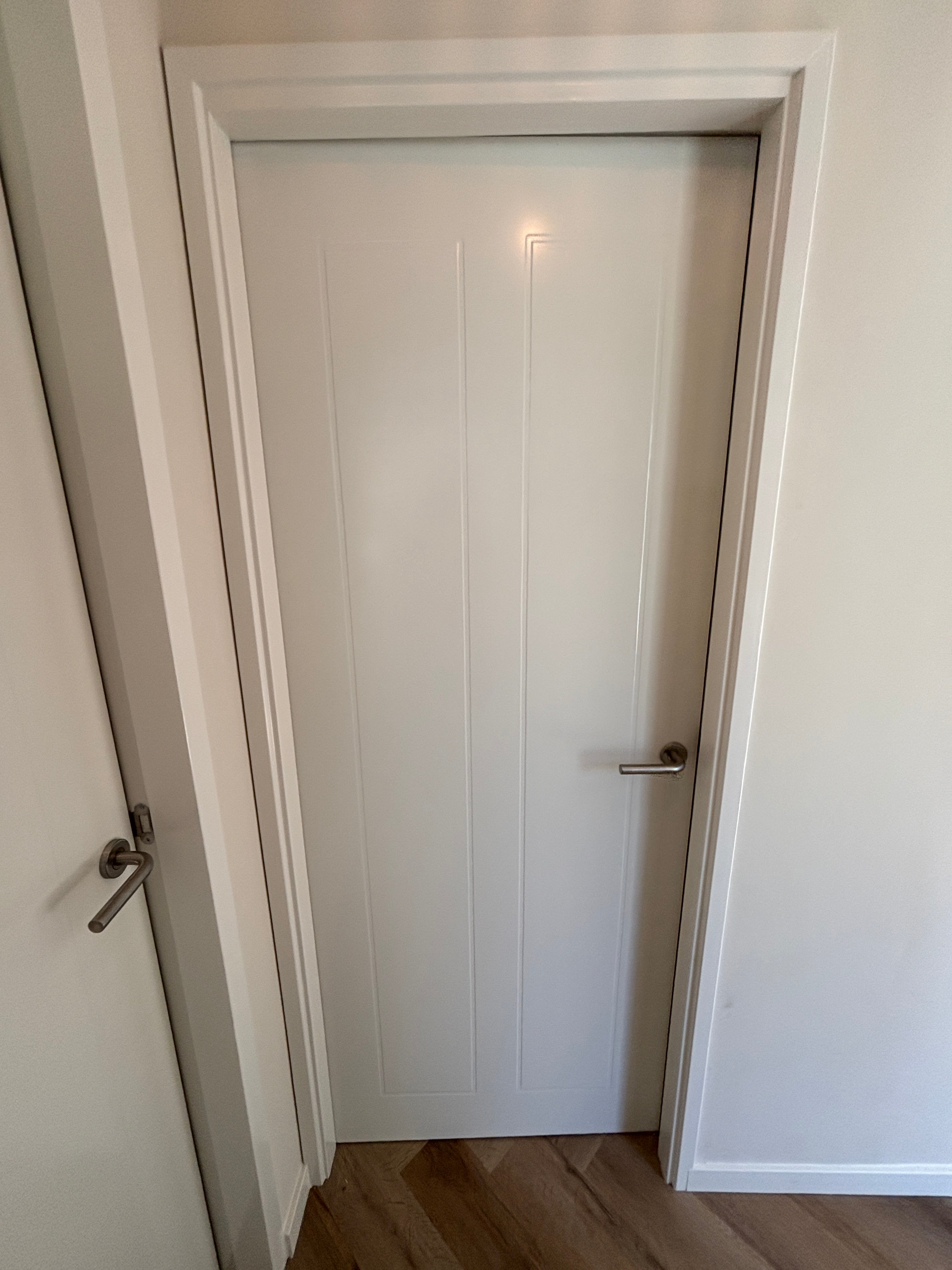 Binnendeur kozijnen afgelakt 9010 Hoogglans