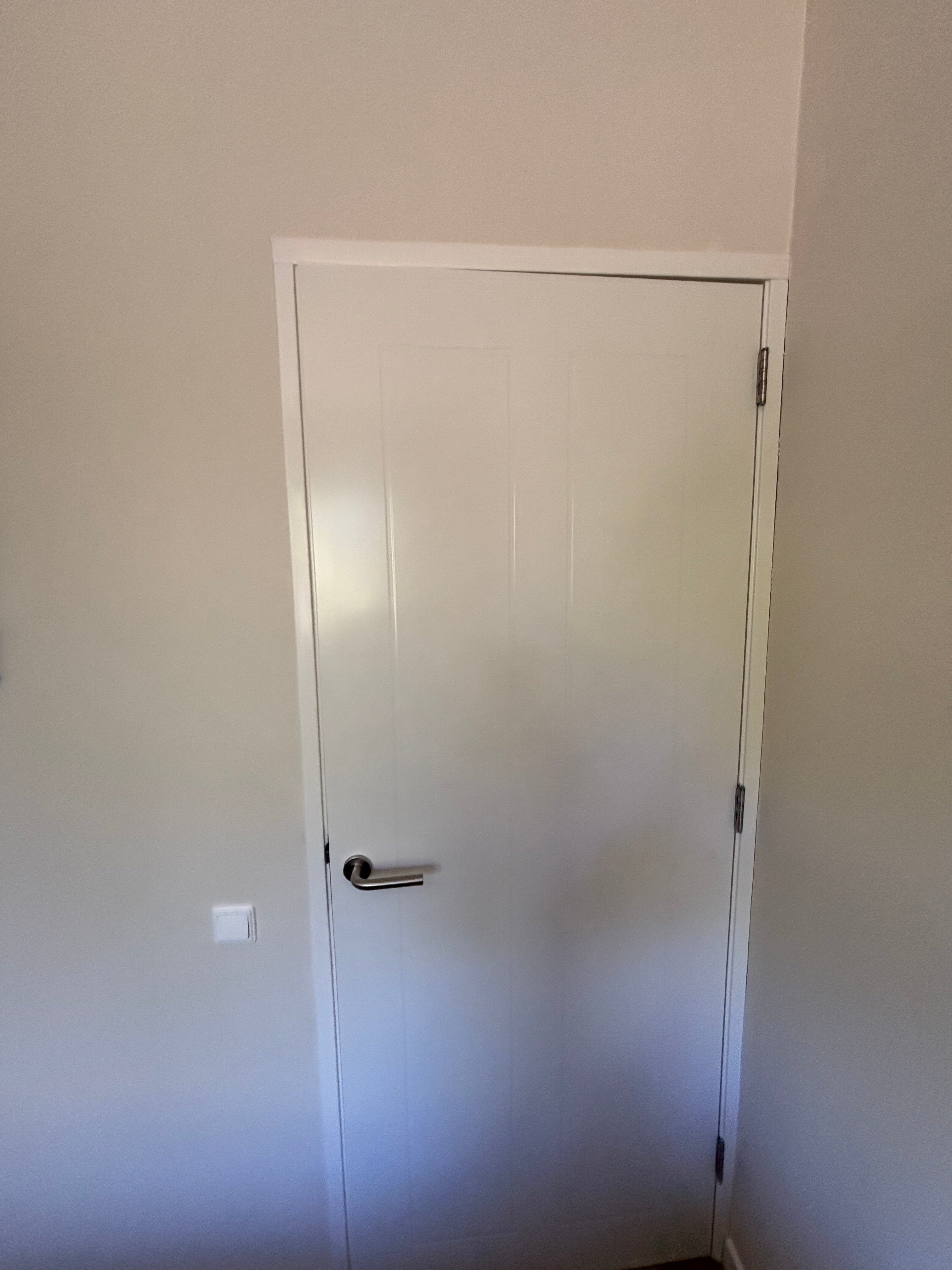Binnendeur kozijnen afgelakt 9010 Hoogglans
